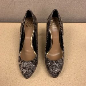 Jessica Simpson pumps